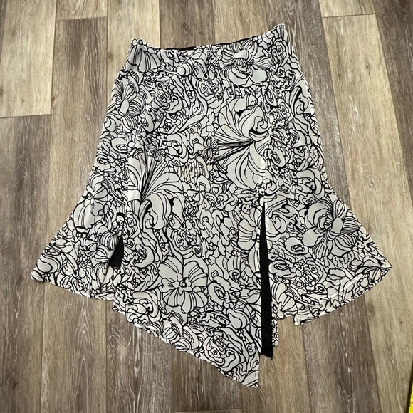 🛍️Lanebryyant white and black floral skirt Size 14-16 excellent condition - Picture 3 of 6